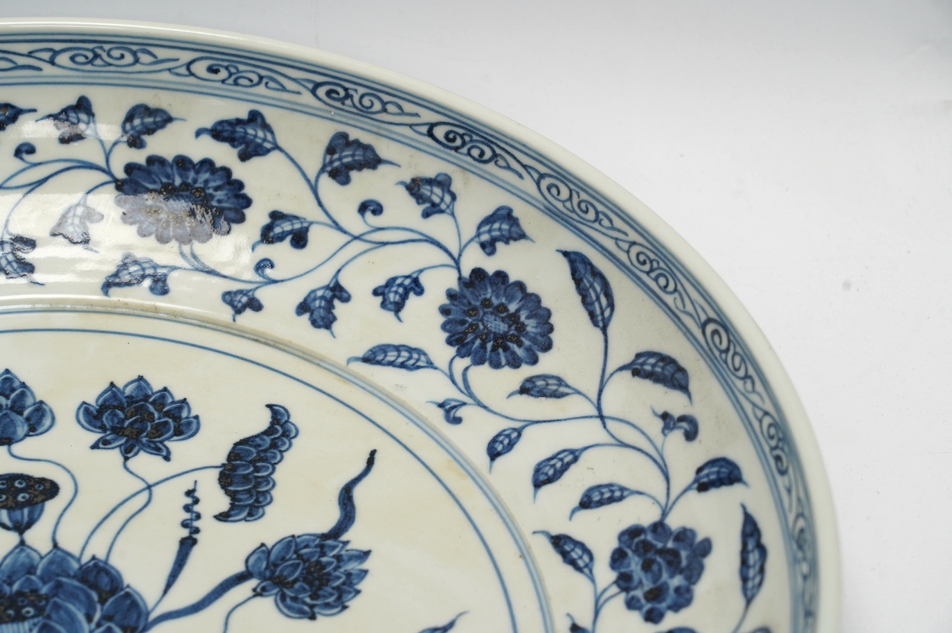 A large Chinese Ming style charger, 45cm diameter. Condition - good